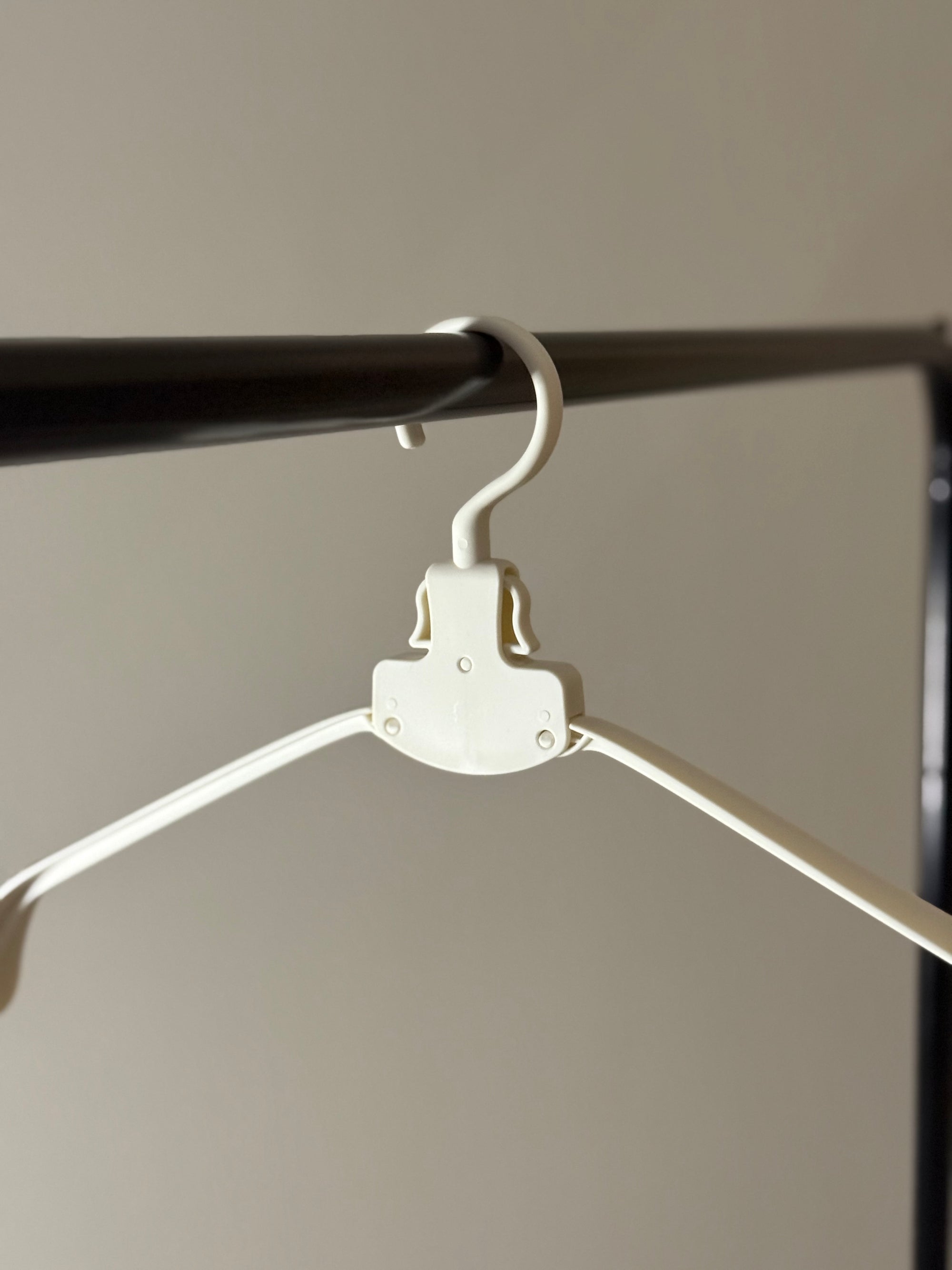 STŌRA PREMIUM FOLDABLE HANGERS WHITE