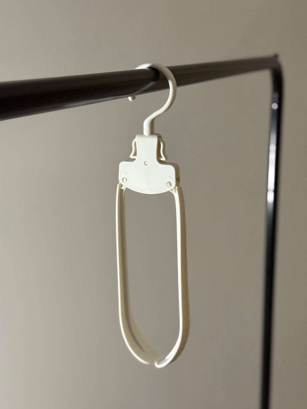 STŌRA PREMIUM FOLDABLE HANGERS WHITE