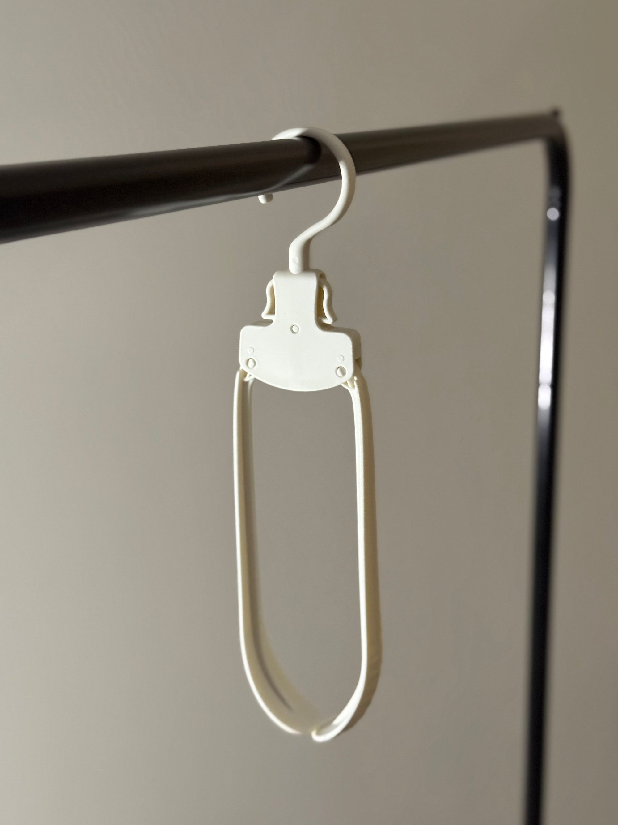 STŌRA PREMIUM FOLDABLE HANGERS WHITE